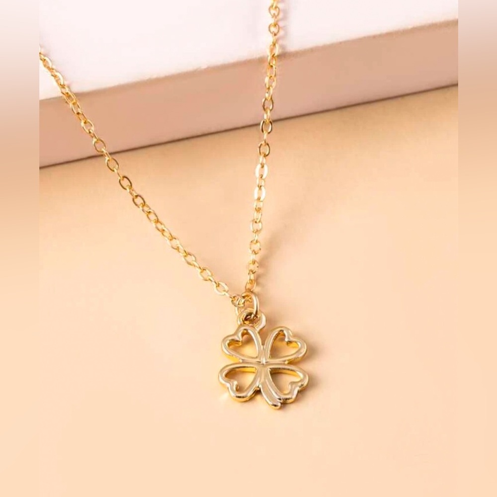 NWT Clover Charm Necklace